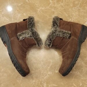 Khombu Brown Winter Boots with Faux Fur Trim,  Sz 6